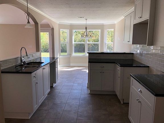 5th image of 7021 Hanford Dr