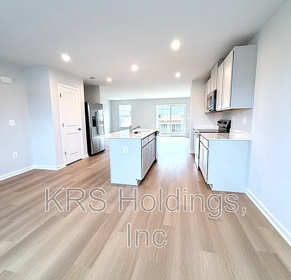 315 Old Field Dr — Photo 8