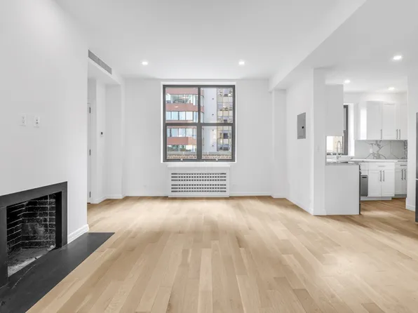 160 East 48th Street image 1 of 13