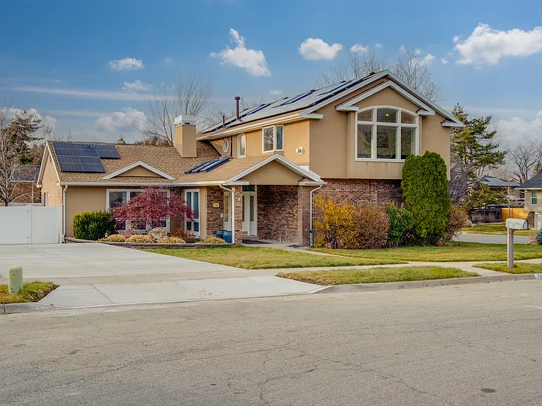 7342 S Promenade Cir — Photo 1
