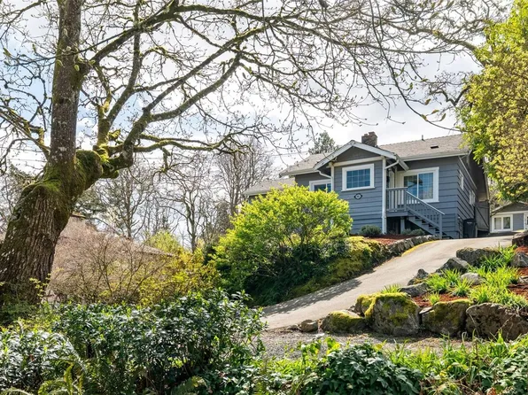 981 Violet Ave, Saanich, BC V8Z 2R7