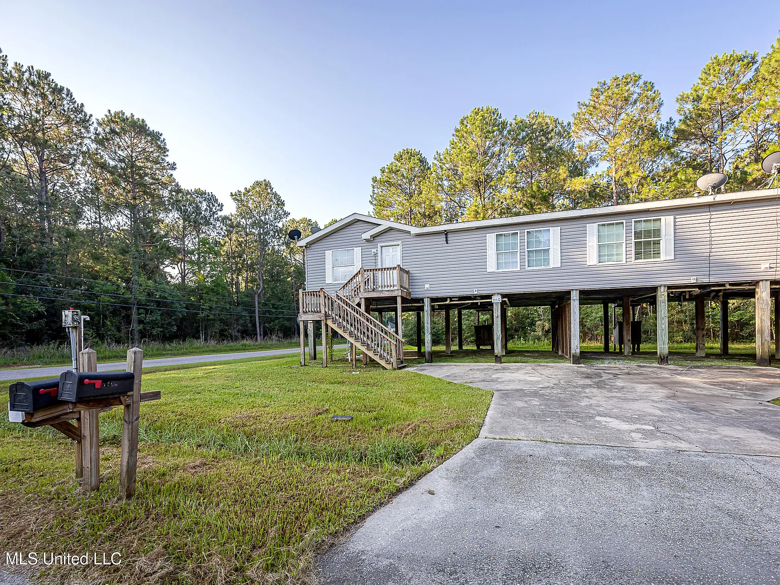 3 bed, 2.0 bath, 1140 sqft, $1,300 — Photo 2