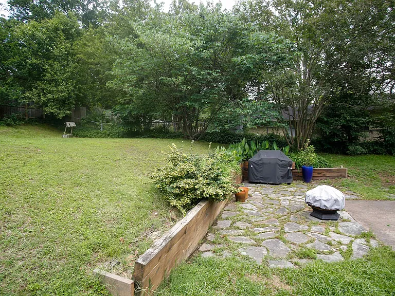 7220 Amherst Dr — Photo 23