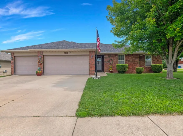 4429 W Montreal Street, Springfield, MO 65802