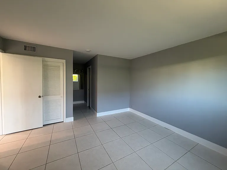 55 SE 14th St #107 — Photo 5