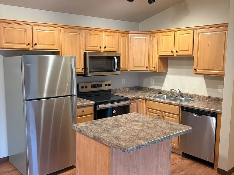 122-128 Mainline Dr — Photo 2