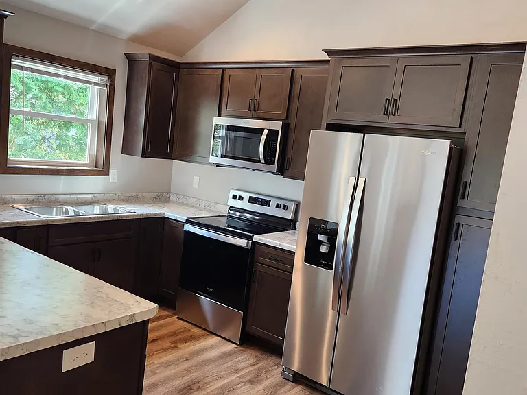 558 Grove St #558 — Photo 3