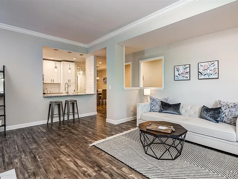 4250 Lindell Blvd #A — Photo 6