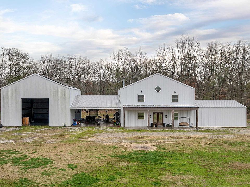 1st image of 1135 Bee Bayou Rd