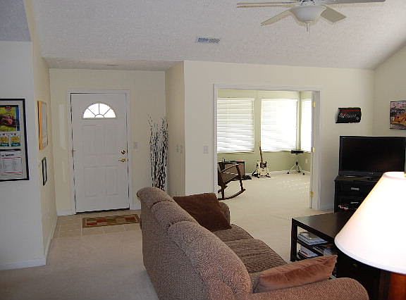 3rd image of 239 Autumn Woods Dr