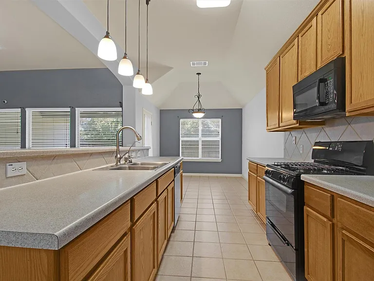 3300 Winding Shore Ln — Photo 9