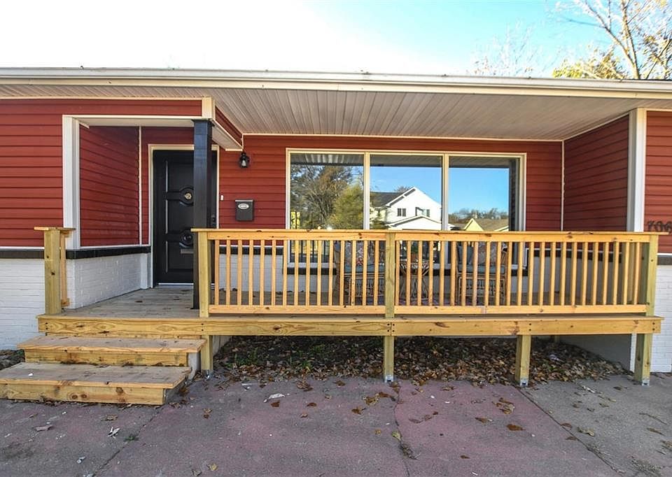 1st image of 706 N Mount Olive St