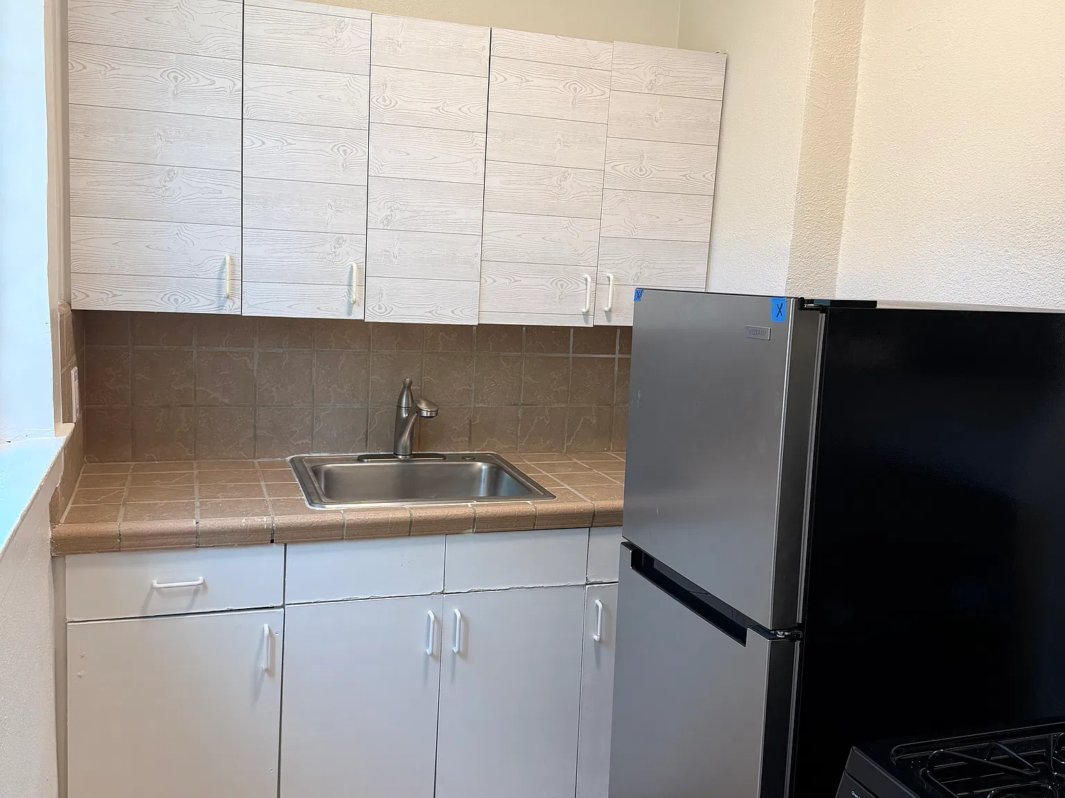 Studio, 350 sqft, $920 — Photo 4
