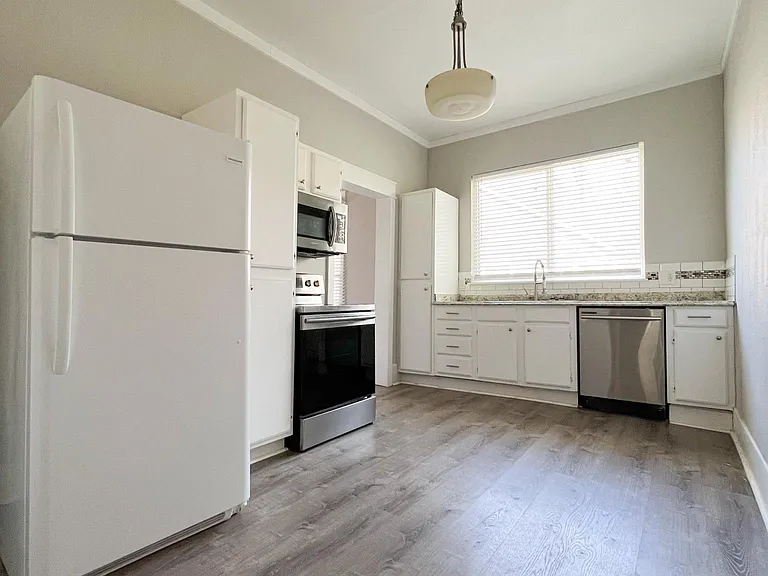 608 N Adelaide St — Photo 3