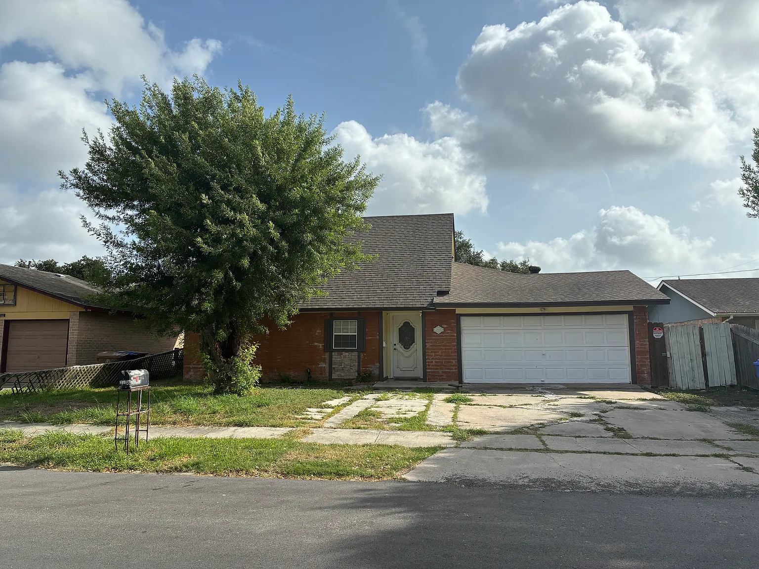 3 bed, 1349 sqft, $2,200 — Photo 1