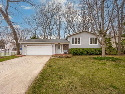 8000 Oakview Ln, Woodridge, IL, 60517