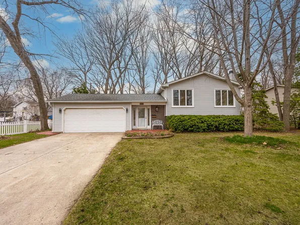 8000 Oakview Ln, Woodridge, IL 60517