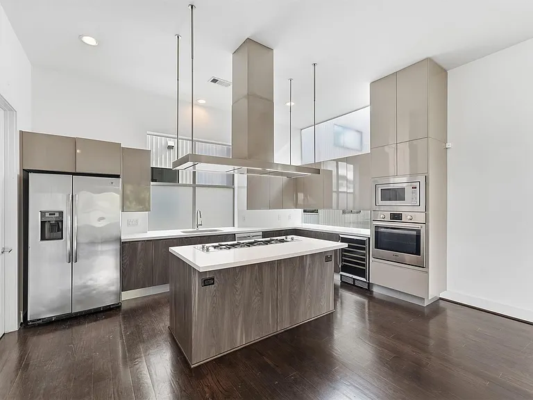 1155 W 17th St — Photo 12