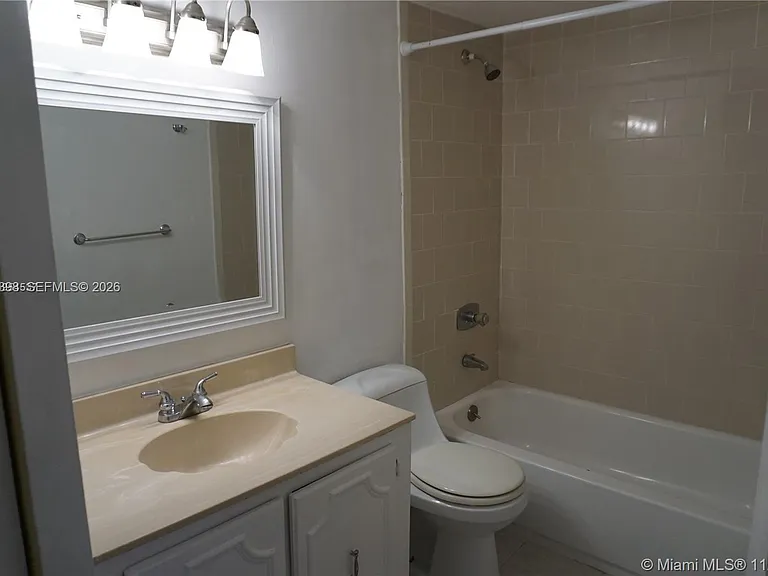 8950 NE 8th Ave #405 — Photo 8
