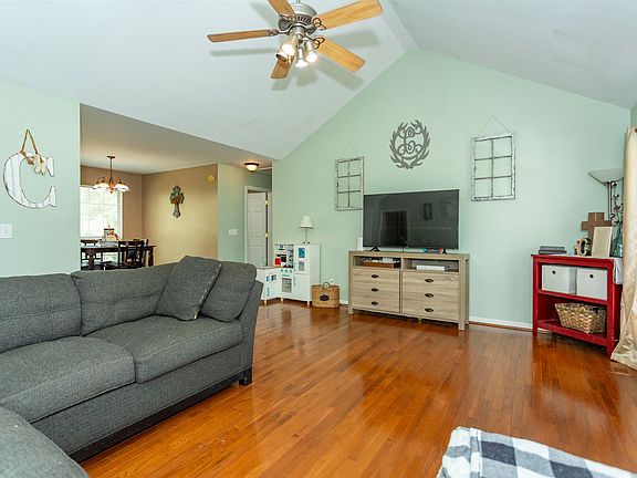 2nd image of 115 Quail Hollow Rd