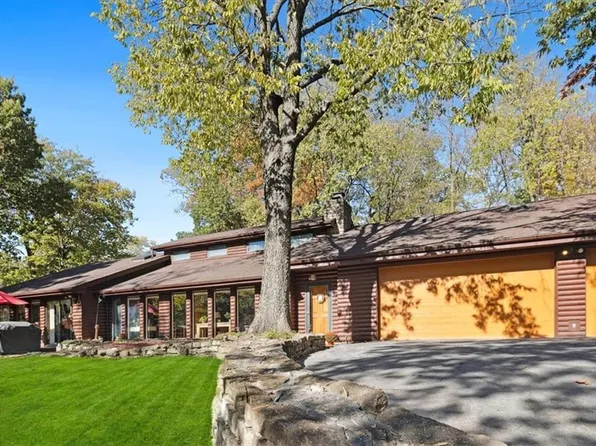 8016 NW Hampton Rd, Parkville, MO 64152