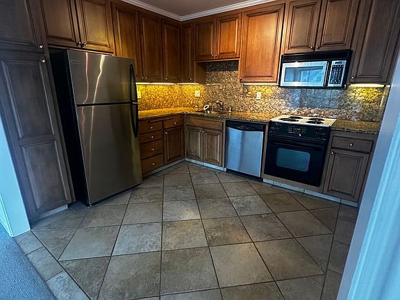 4th image of 2324 Market St #3