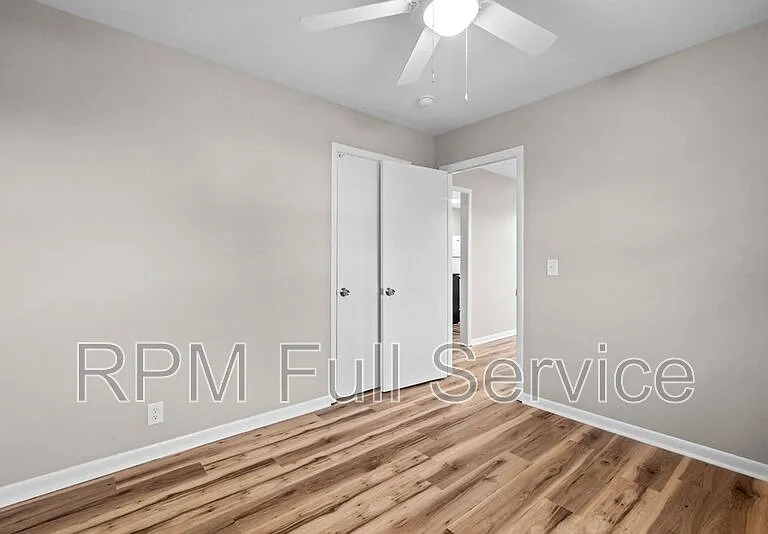 895 W Sharpe Ave #B — Photo 11