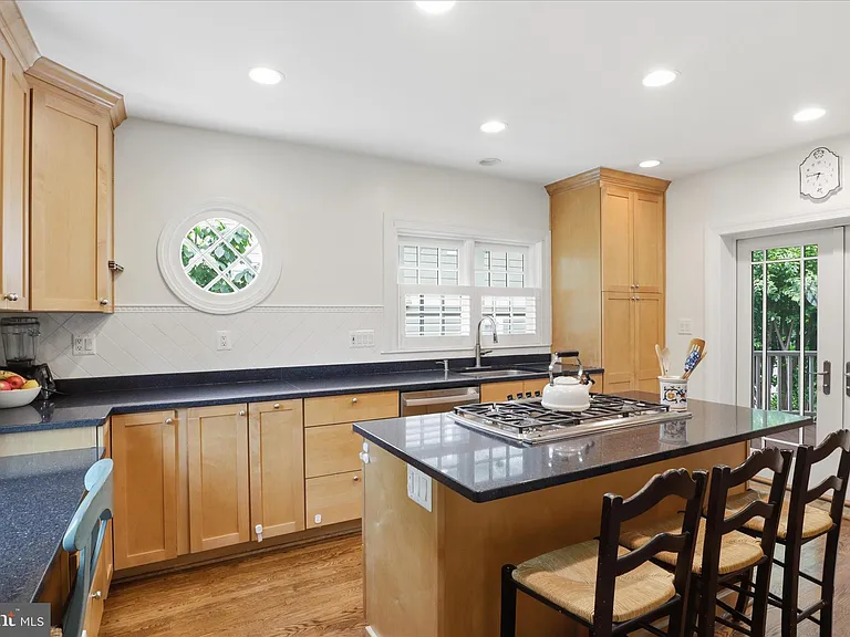 2316 N Stafford St — Photo 13