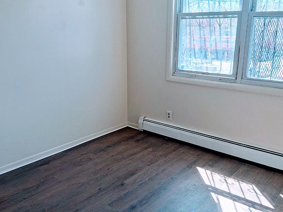 5th image of 1021 Tiffany St APT 2