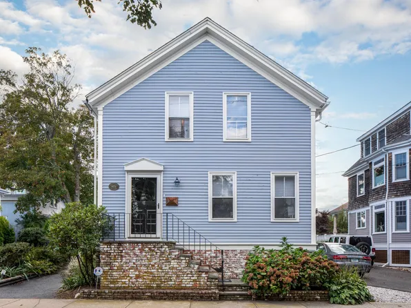 96 3rd St, Newport, RI 02840