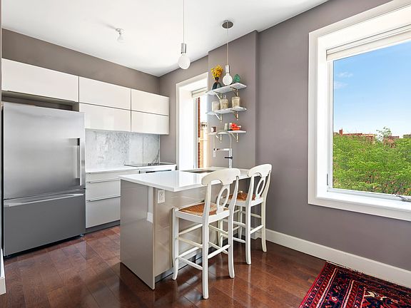 3rd image of 142 Edgecombe Ave #4A