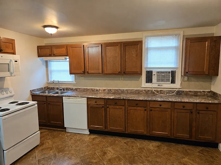 135 W. Charlotte St. — Photo 2