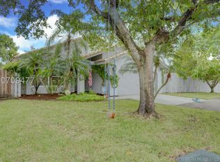 2710 Brim Way, Cooper City, FL 33026