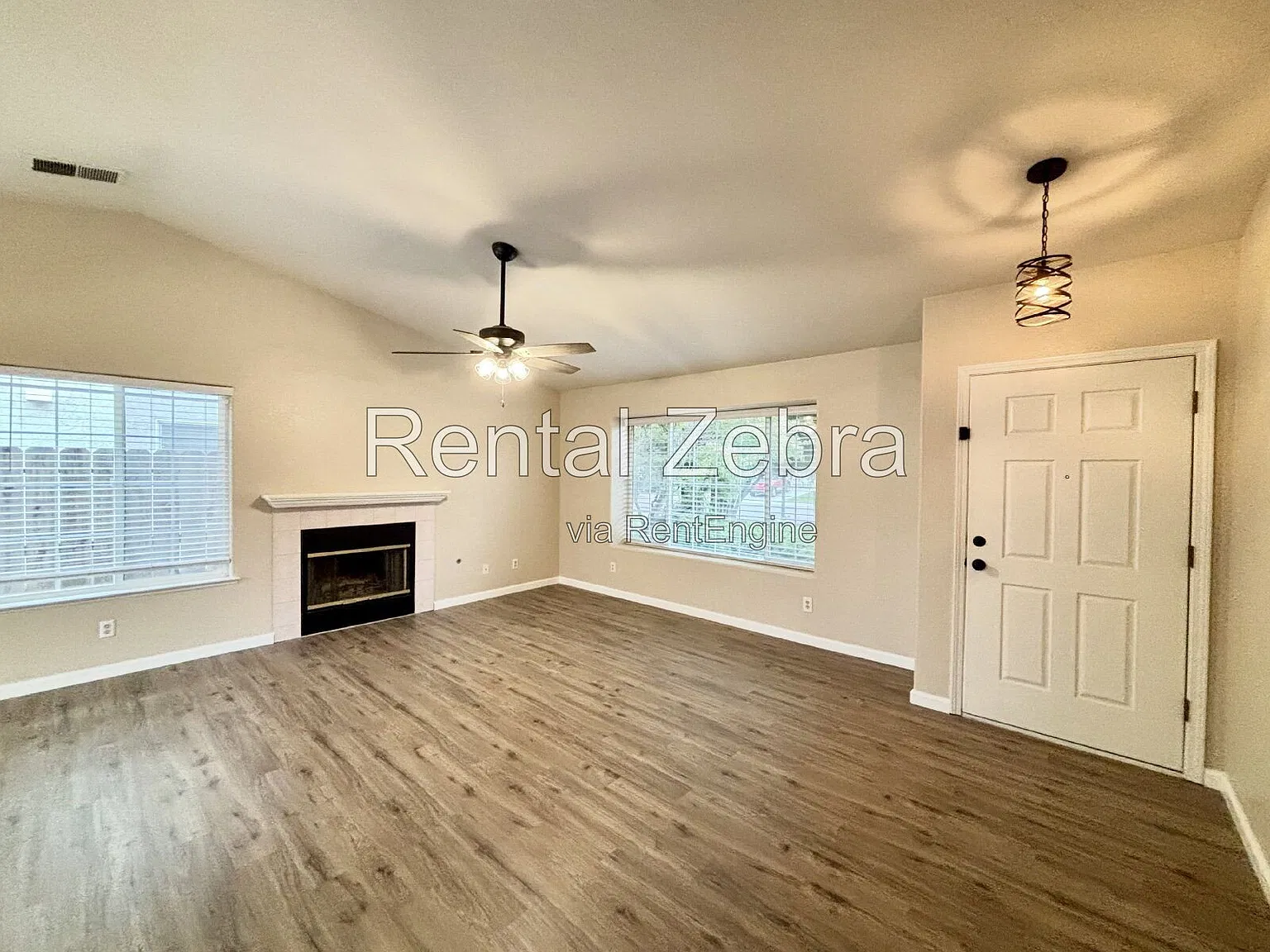 3 bed, 2.0 bath, 1293 sqft, $2,150 — Photo 4