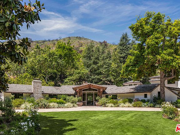 2nd image of 3099 Mandeville Canyon Rd