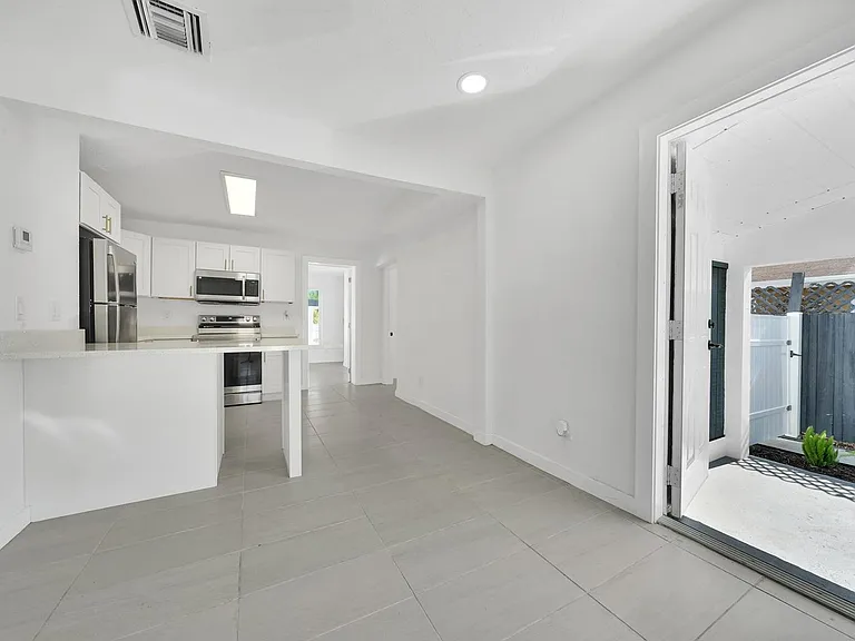 1108 NE 16th St #1106 — Photo 30