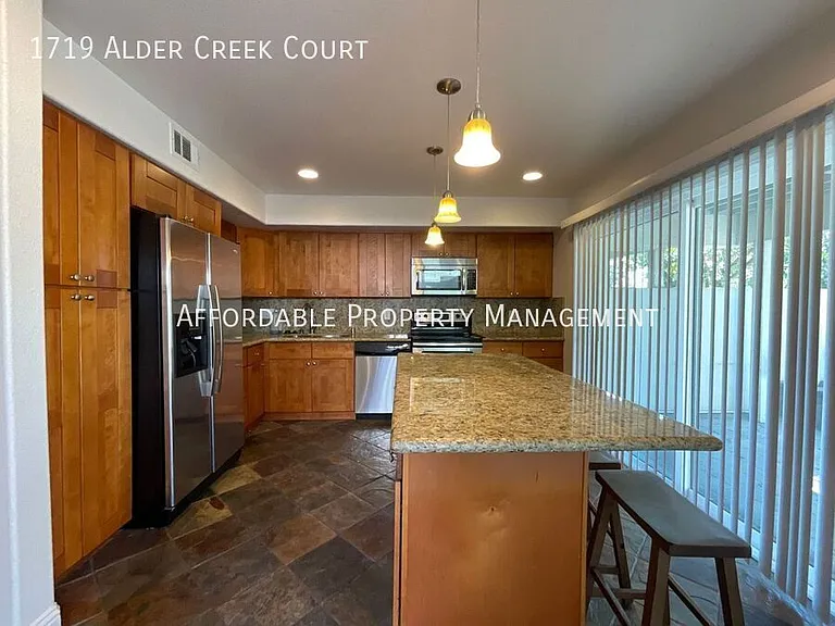 1719 Alder Creek Ct — Photo 2