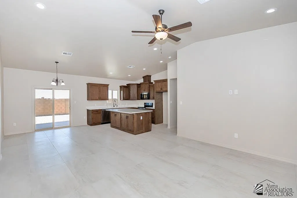 4 bed, 2.0 bath, 1620 sqft, $2,100 — Photo 3