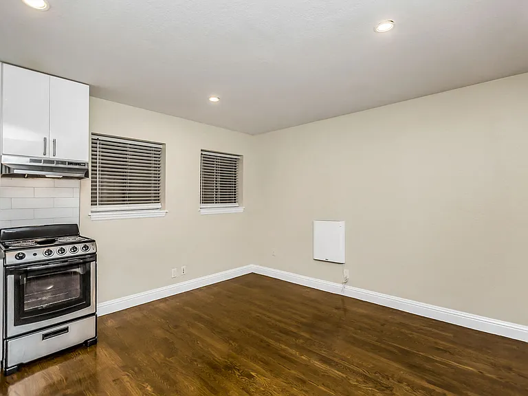 2385 Folsom — Photo 18