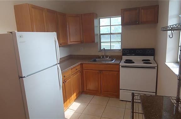 4th image of 2621 NW 13th St #B