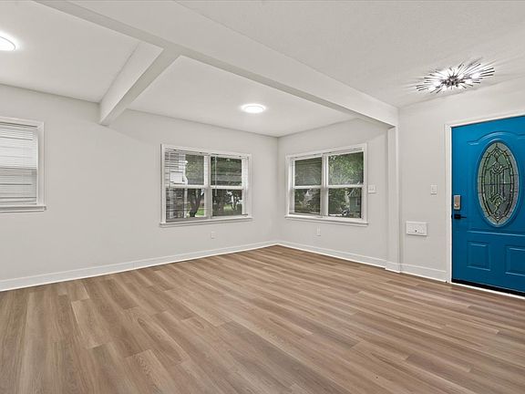 5th image of 720 E 72nd St