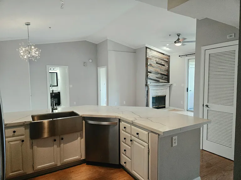 2111 Welch St #B315 — Photo 7