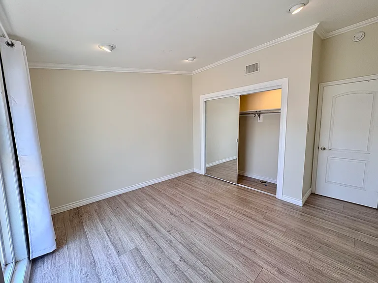 975 N Grammont Ave — Photo 9