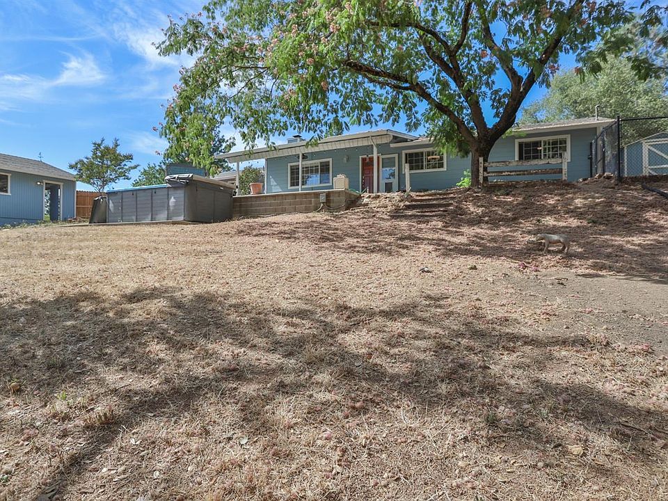 2nd image of 1465 Highland Ct