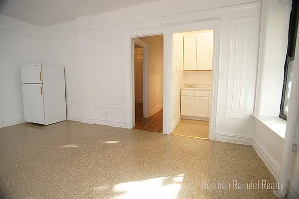 Rented by Norman Raindel, LREB | media 6