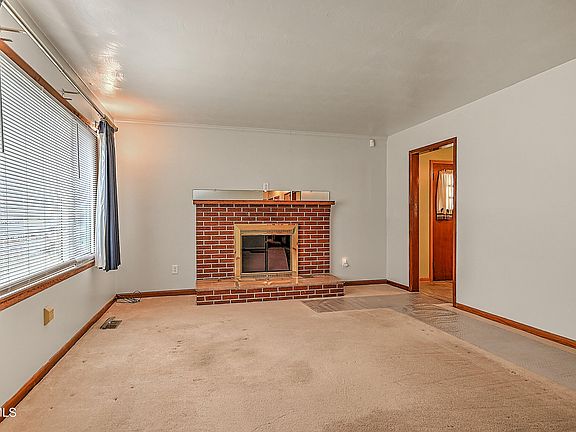 4th image of 258 Blackburn Cir