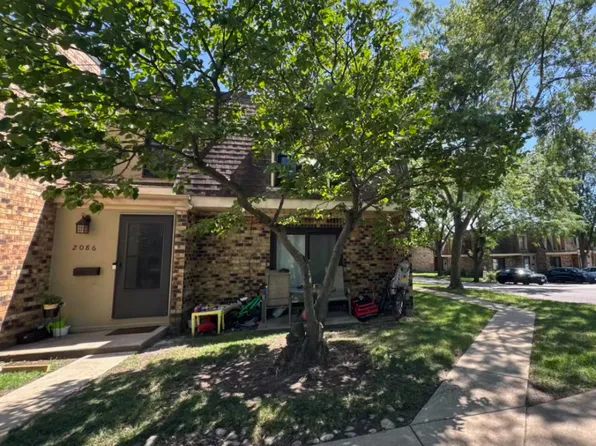 2086 Country Club Dr #3F, Woodridge, IL 60517