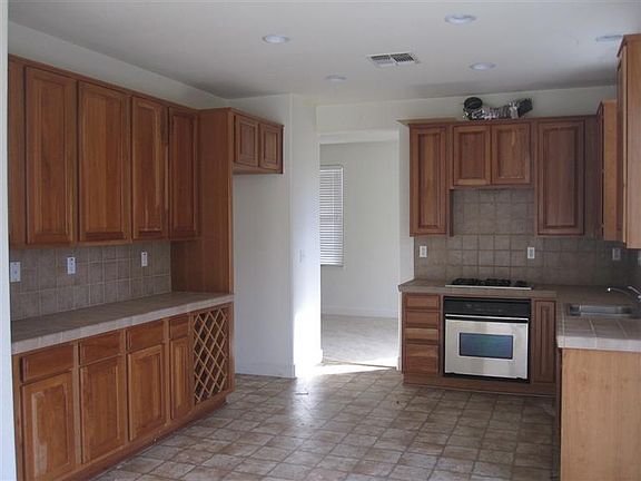 3rd image of 1524 Paddington Way