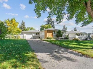 632 S 44th Ave NW, Calgary, AB T2K 0J4