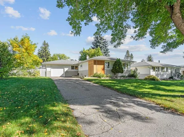 632 S 44th Ave NW, Calgary, AB T2K 0J4